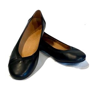 Vionic Caroll Black Leather Ribbon Trimmed Classic Flats Size 6.5